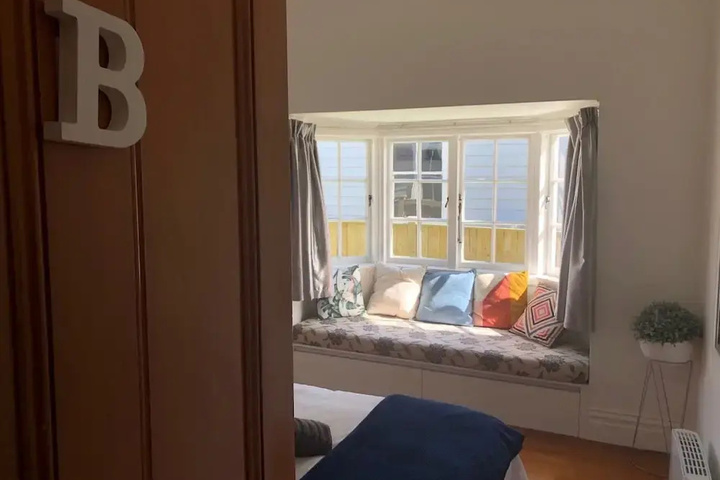 Room 5 of 13