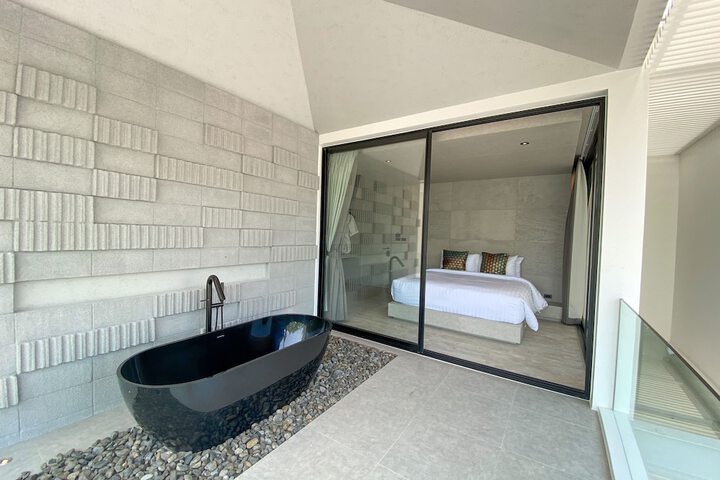 Room 4 of 52