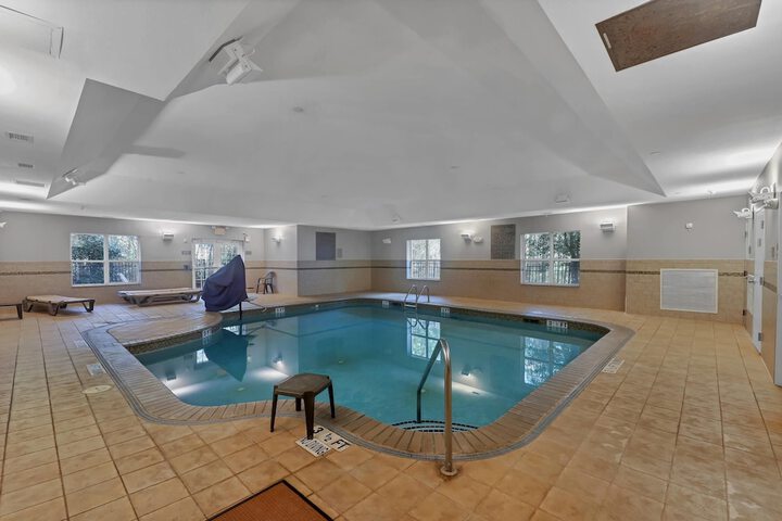 Hotel with Pool