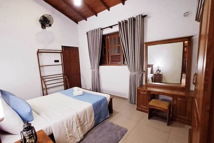 Room 4 of 68