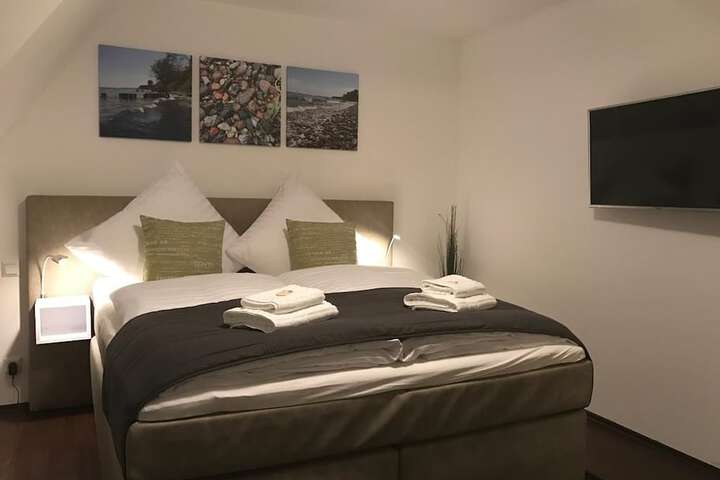 Room 7 of 10