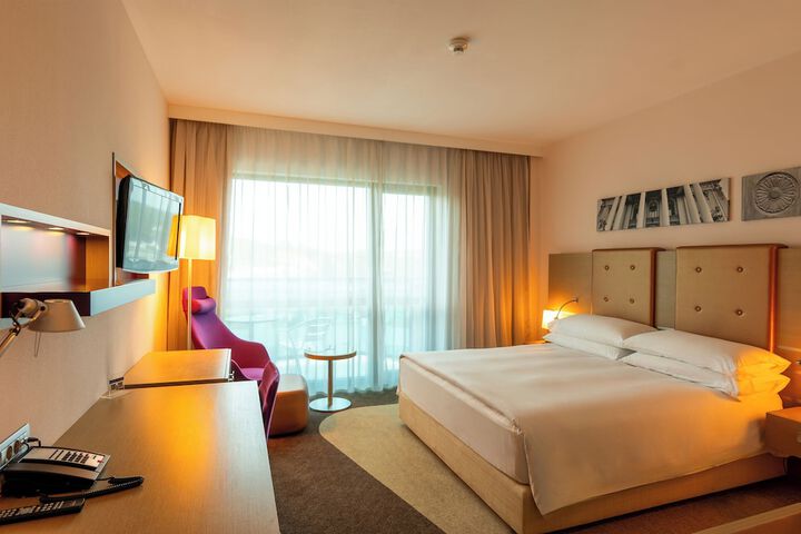 Room 18 of 94