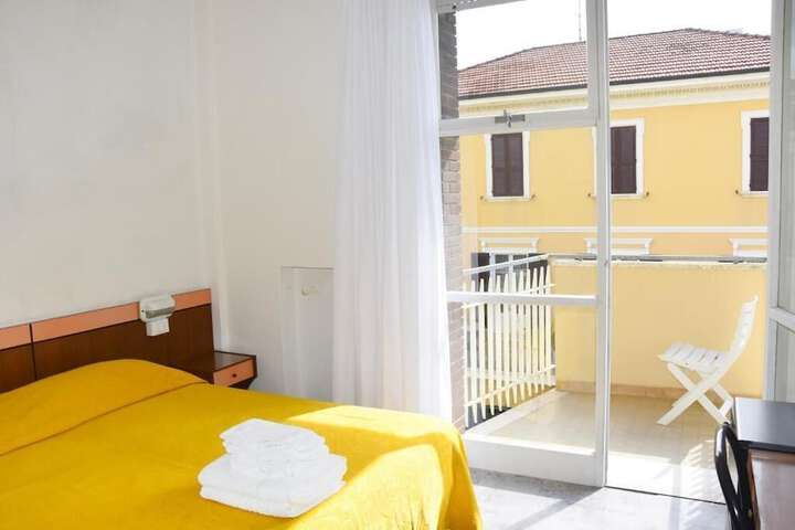 Room 9 of 27
