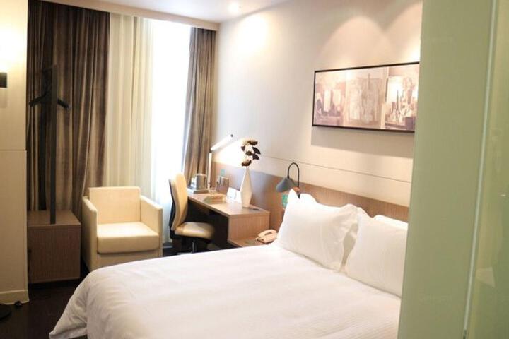 Room 14 of 29