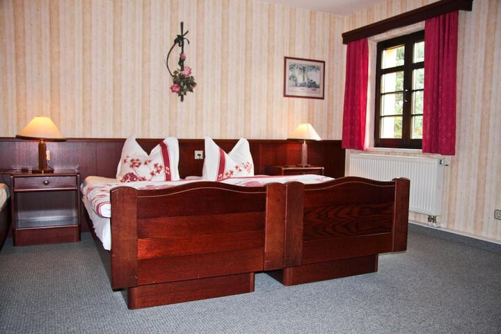 Room 10 of 43