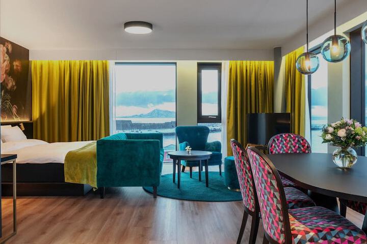 Room 37 of 84