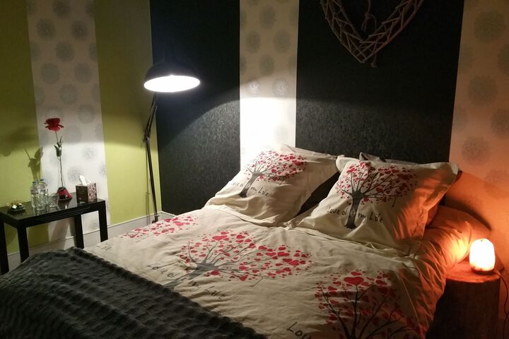 Room 8 of 9