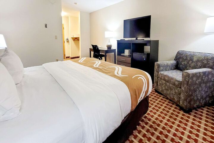 Standard King Bed Accessible (1 of 17)