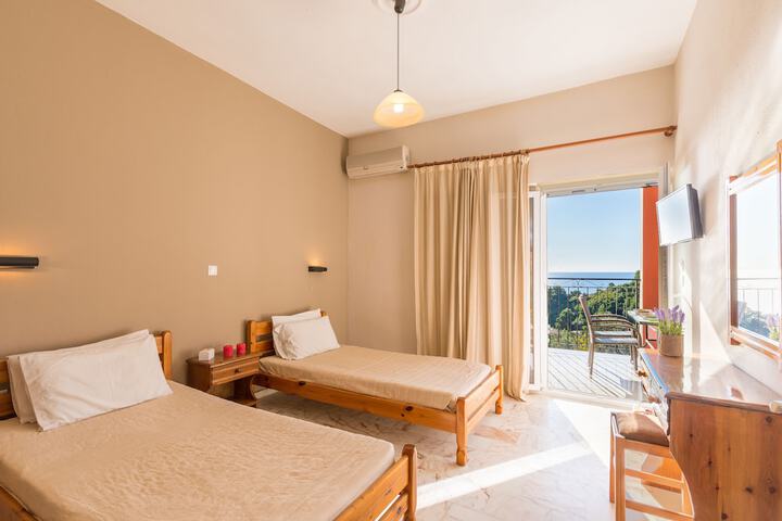 Room 15 of 28