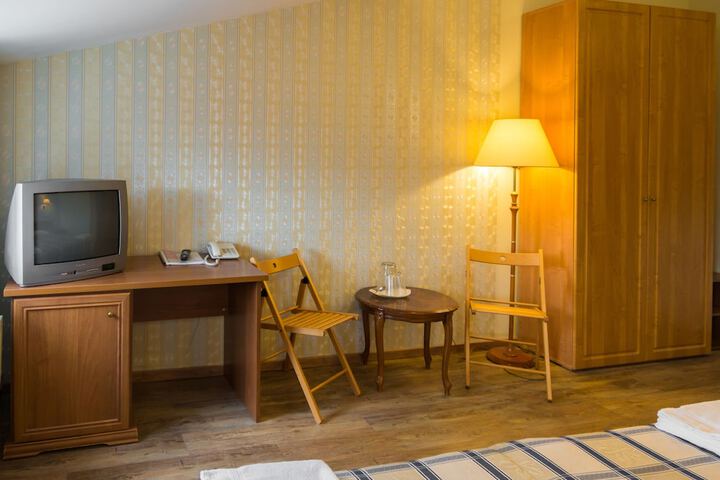 Room 11 of 33
