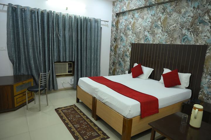 Room 42 of 106