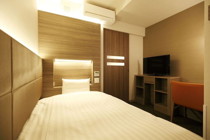 Room 5 of 66