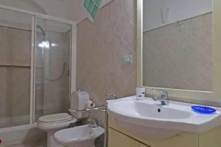 Room 7 of 14