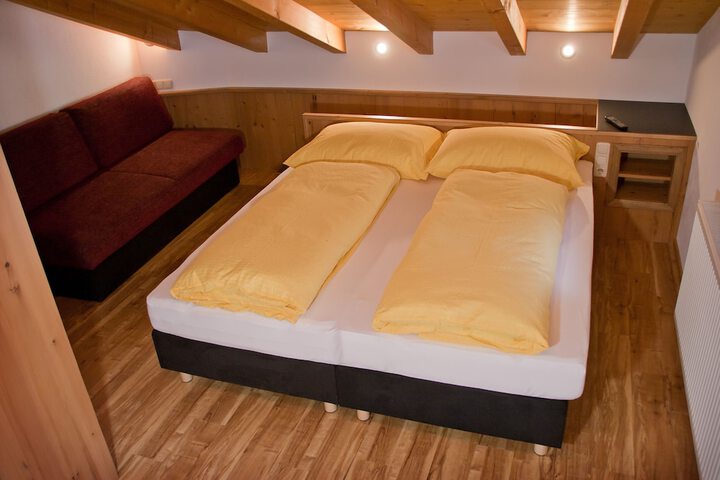 Room 4 of 62