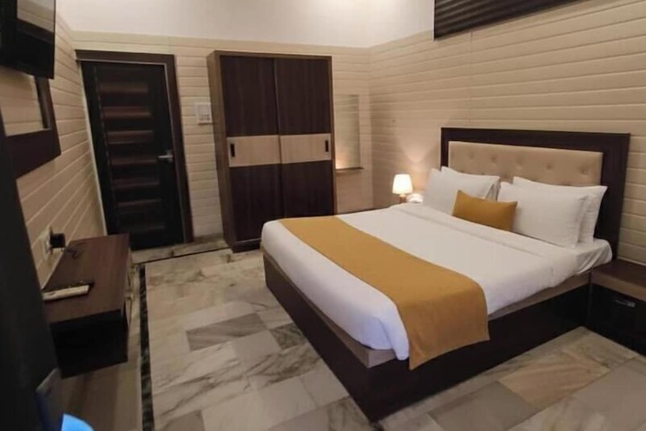 Room 2 of 15