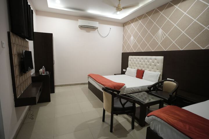 Room 4 of 24