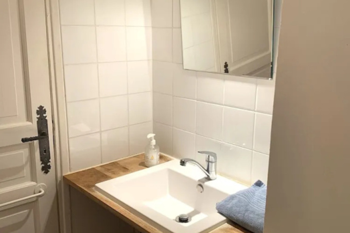 Room 7 of 12