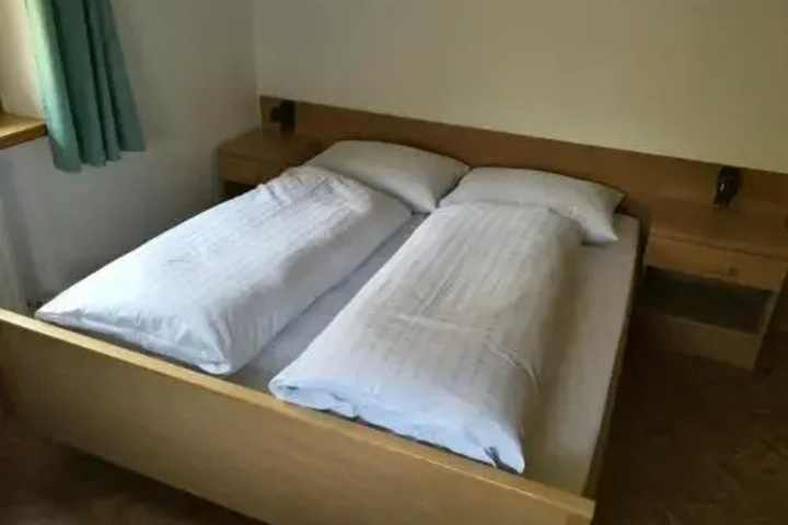 Room 2 of 5