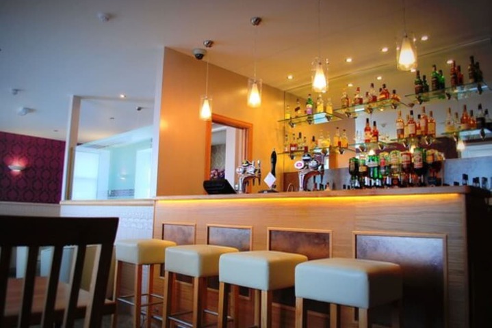 Lounge 36 of 42