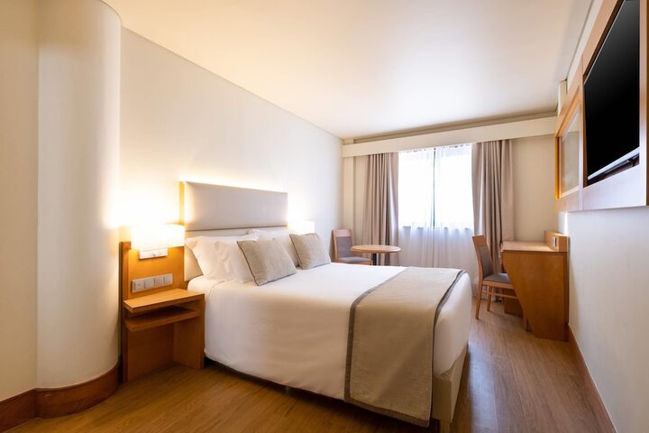 Room 83 of 169