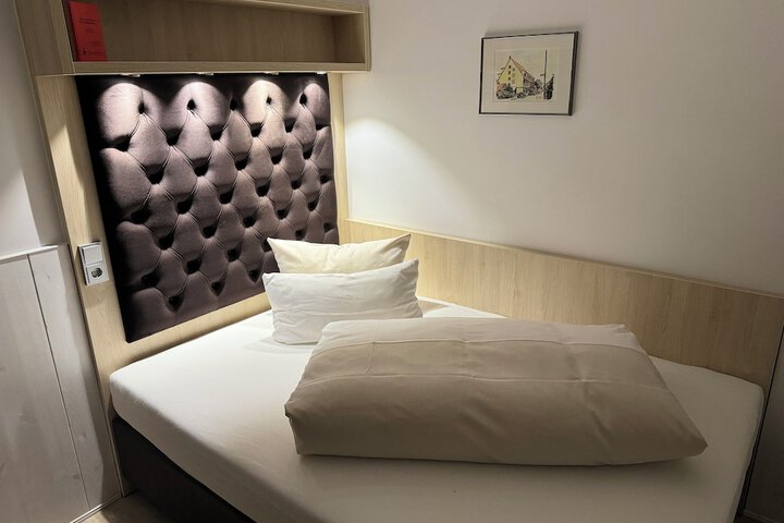 Room 15 of 77