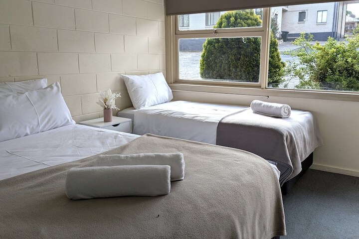 Room 4 of 25
