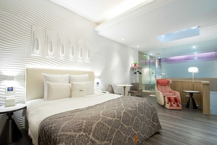 Room 18 of 37
