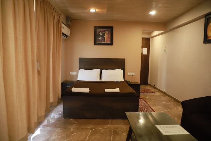 Room 12 of 62