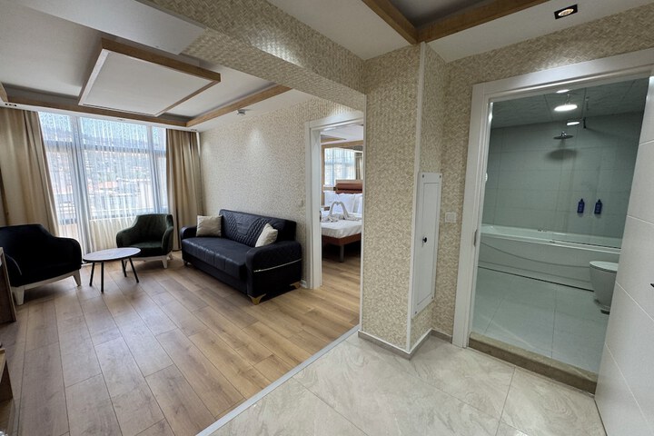 Room 5 of 33
