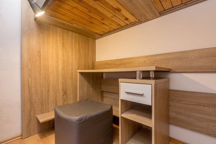 Room 10 of 29