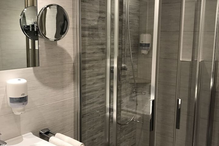 Room 33 of 50