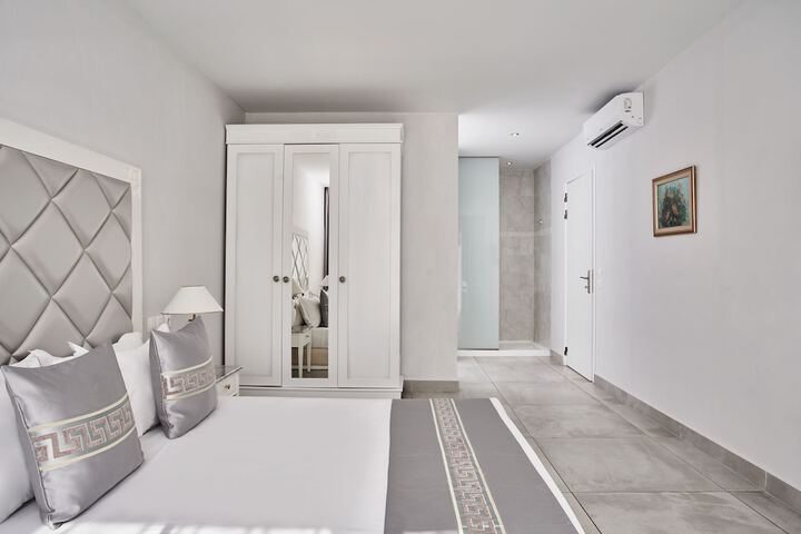 Room 13 of 72