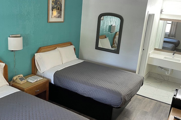 1 King Bed (1 of 6)
