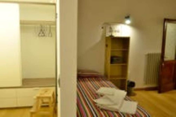 Room 8 of 12