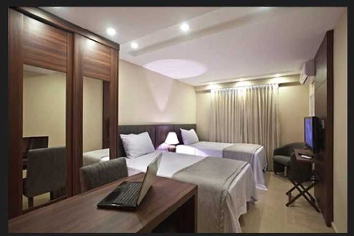 Room 9 of 32