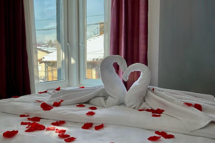 Room 2 of 6