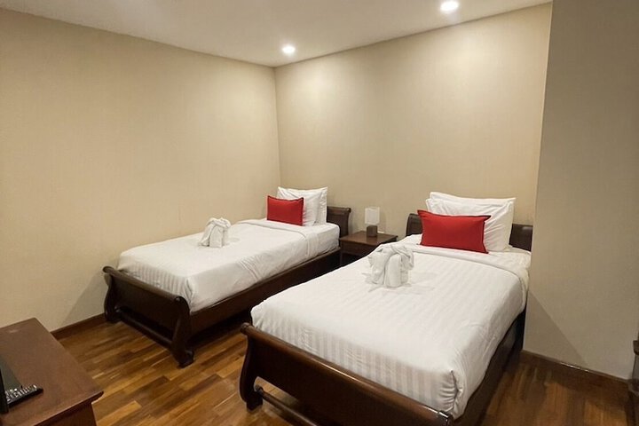 Room 28 of 102