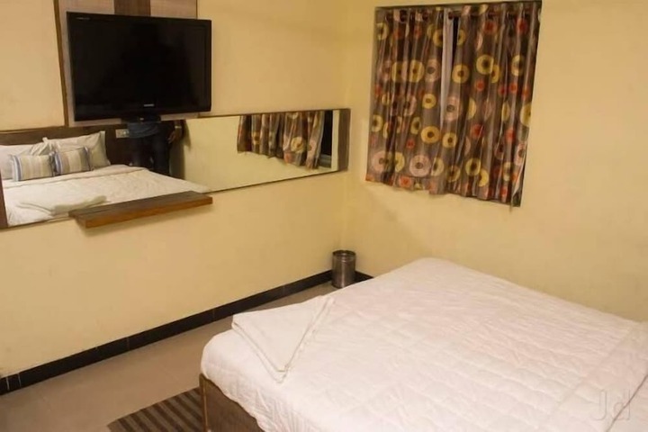 Room 4 of 6