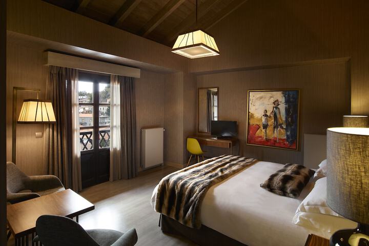 Room 10 of 43