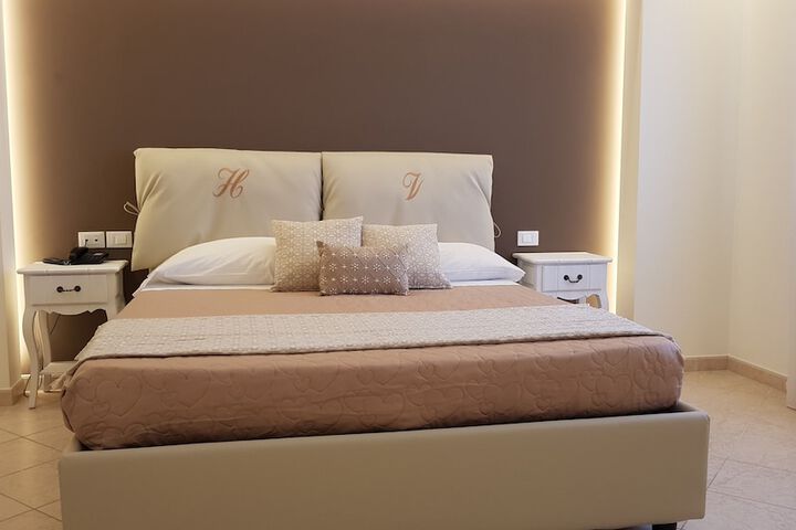 Room 3 of 125