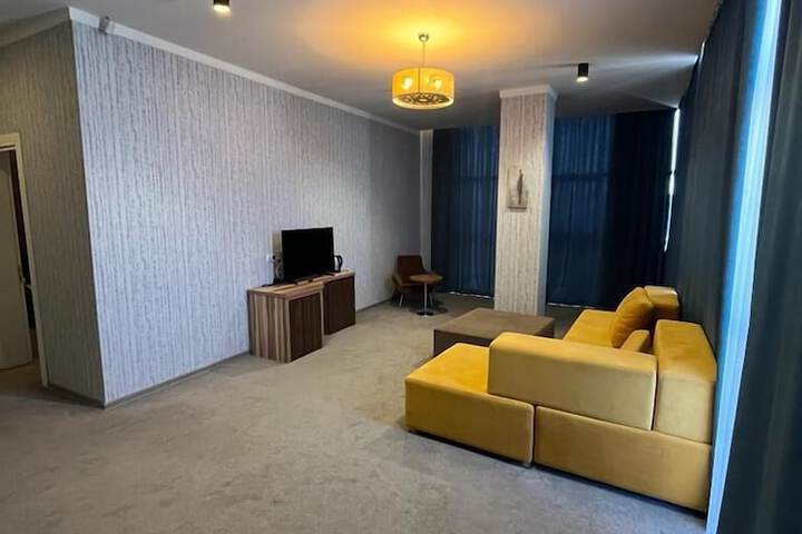 Room 6 of 18