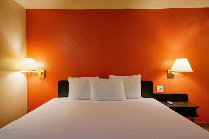 Room 18 of 125