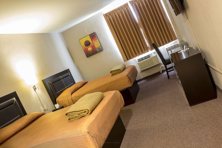 Room 3 of 40