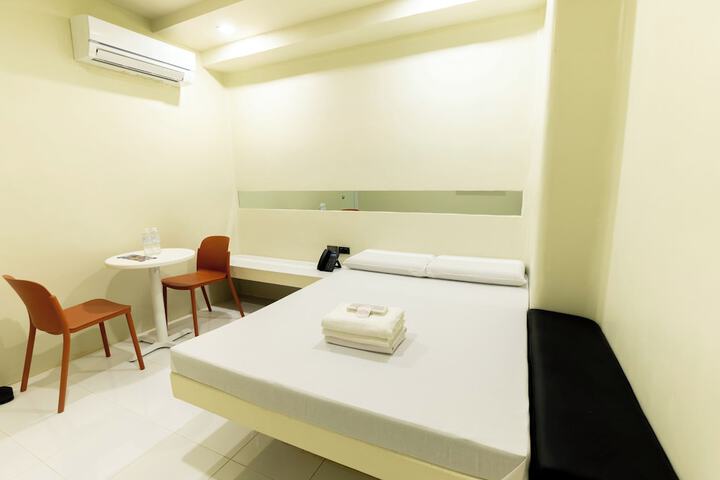 Room 8 of 19
