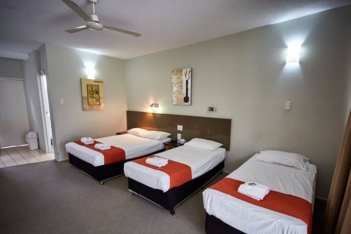 Room 5 of 32