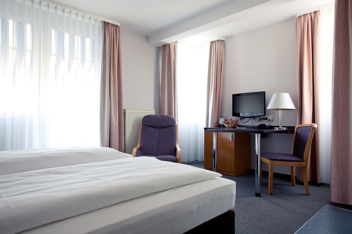 Room 7 of 35