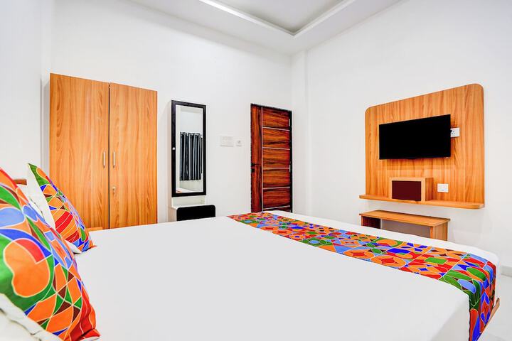 Room 15 of 32