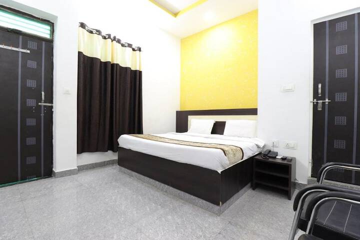 Room 5 of 8