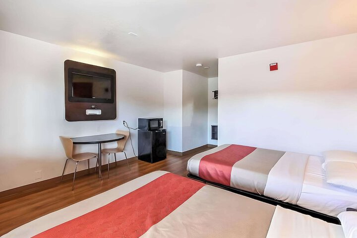 2 Double Beds (15 of 20)