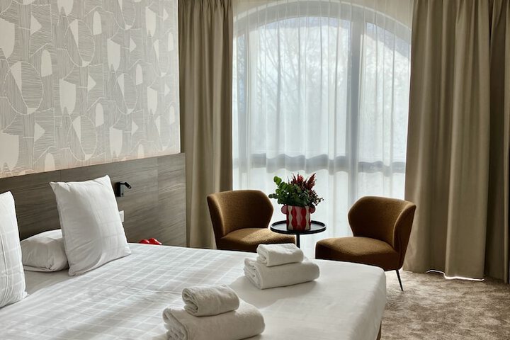 Room 12 of 40
